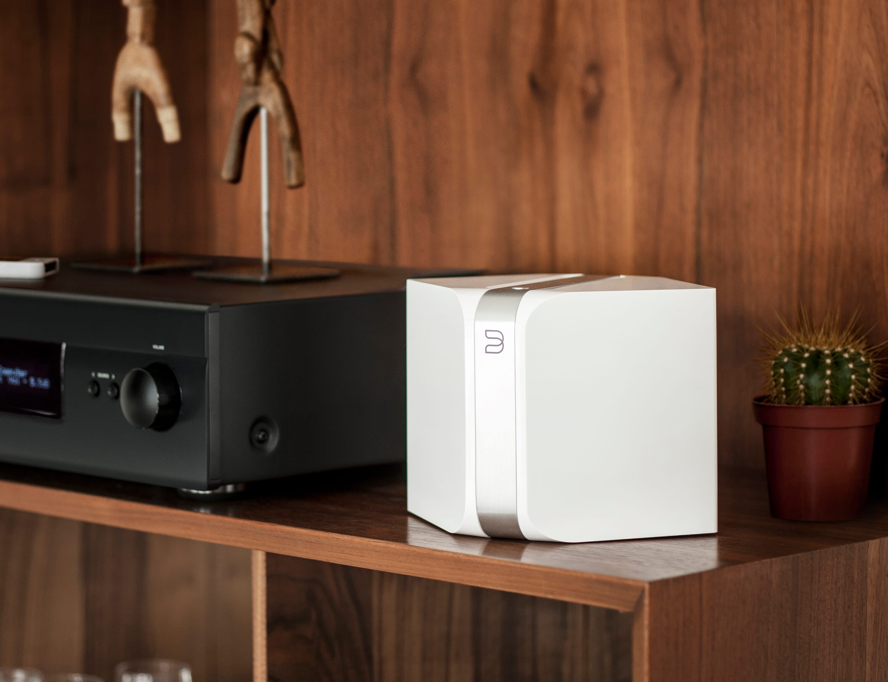 Bluesound_Node_N100_Network_Music_Player_03_Lifestyle.jpg?profile=FullScreenHeroZoom&crop.width=100.0000%25&crop.height=100.0000%25&scale.option=fill&scale.width=914&scale.height=701